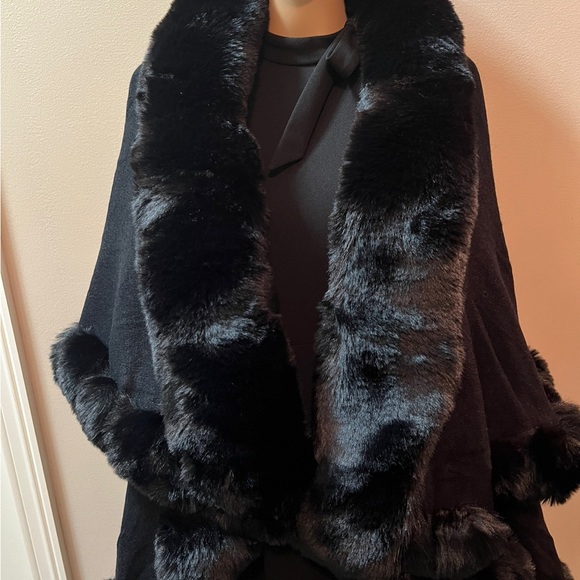 Brand New One-size-fits all Faux Mink Fur Wrap. NWT - Picture 10 of 15